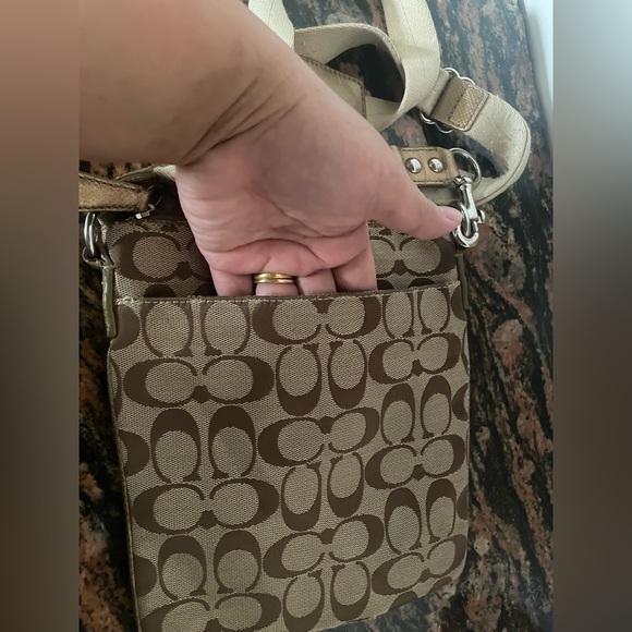 Coach messenger bag. Used. Condition 10:10 - Picture 6 of 12